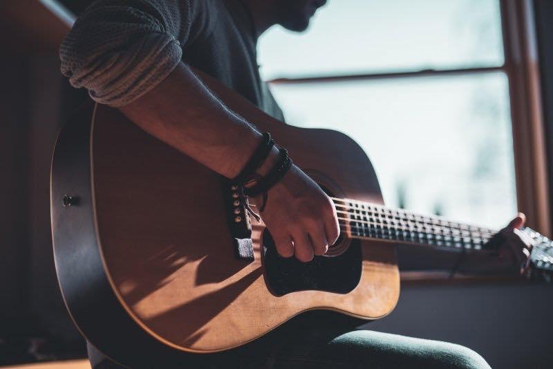 7 Guitar Ear Training Tips for Musicians