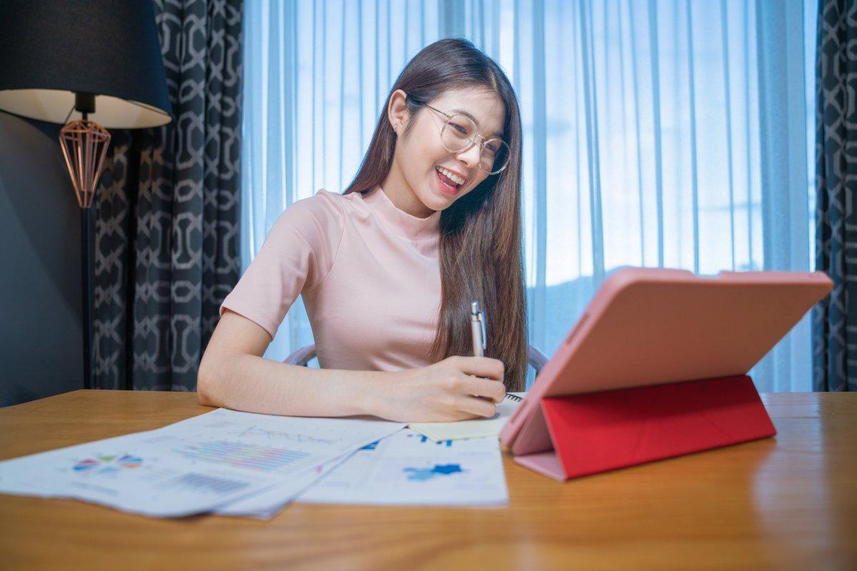Is Tutoring a Good Side Hustle? Everything You Need to Know