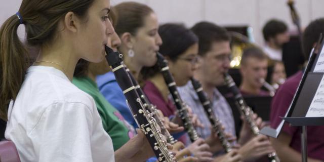 Beginning Clarinet Lesson 1: Assembly, Using the Mouthpiece - Clarinet Class