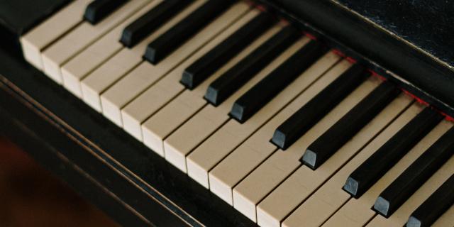 Elements of Piano Playing II - Piano Class
