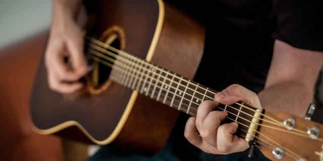 Learn to Play A Popular Song in 3 Easy Steps - Guitar Class