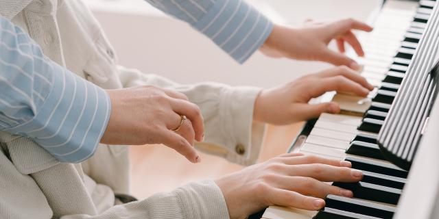 How to Play Your First Chords on the Piano - Piano Class