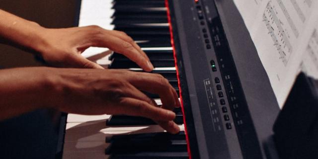 Piano Keyboard Finding Notes by Touch - Piano Class