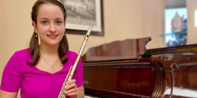 How to Put Your Flute together and Play Your First Notes - Flute Class