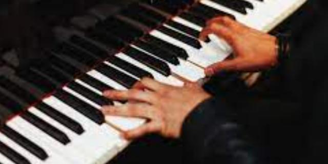 Learn To Play a Recognizable Piece Right Away - Piano Class