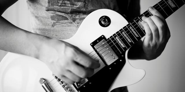 How to Play Classic Metallica Songs like "Master of Puppets" - Guitar Class