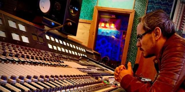 Home Studio & Audio Masterclass - Vocal Recording Techniques - Music Recording Class