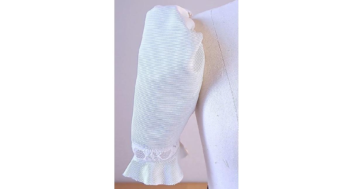 How to make puff sleeve with lace ruffle trim