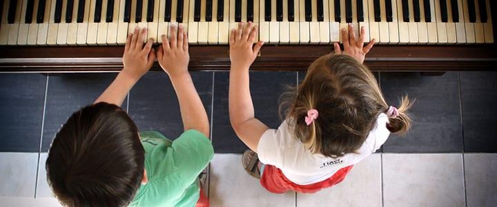 How to Teach Piano to Kids | 8 Ways to Support Your Little Mozart