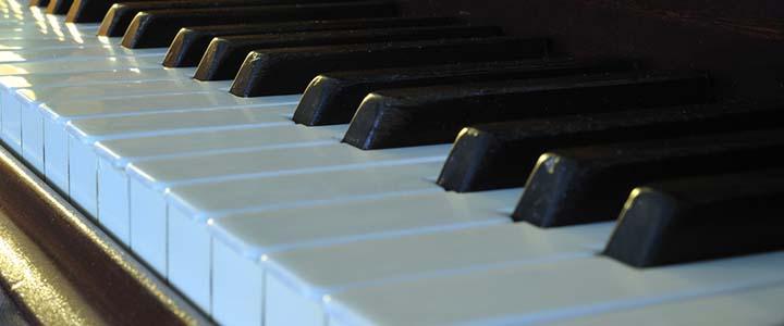In-Person, Online, or DIY: What's the Best Way to Learn Piano?