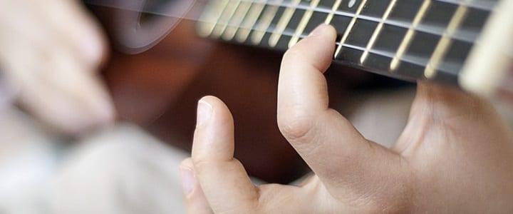 https://takelessons.com/blog/ukulele-or-guitar-for-kids-zo1