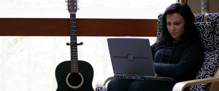 The Pros and Cons of Online Guitar Lessons