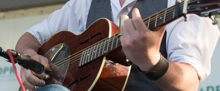 https://takelessons.com/blog/bluegrass-guitar-terms-and-techniques-z01