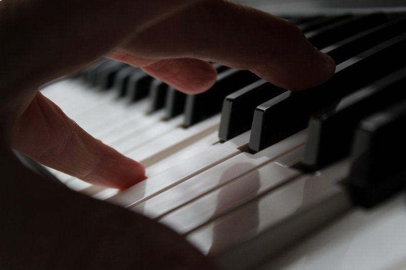 Easy Piano Songs That Sound Complicated: List for Beginners