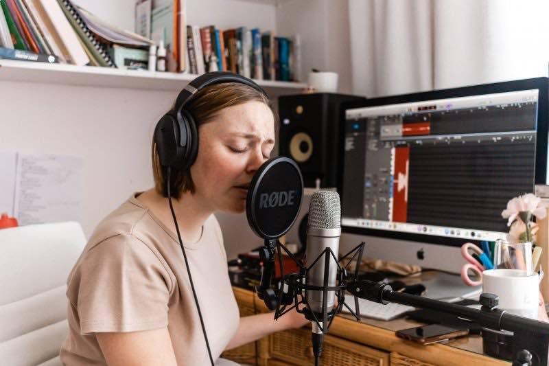Can You Learn to Sing Online?  4 Reasons You Can!
