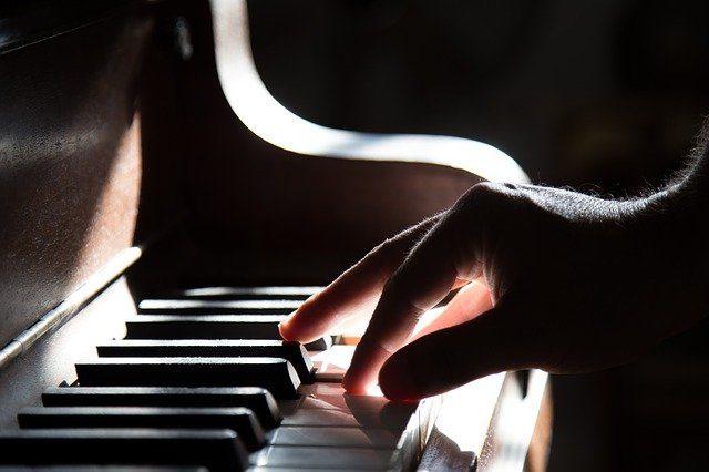 Why Play an Upright Piano: Instrument Recommendations for Beginners