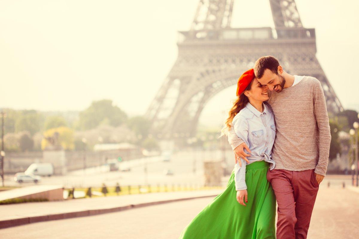 Flirting in French: 25 Head-Turning Phrases You Need to Know