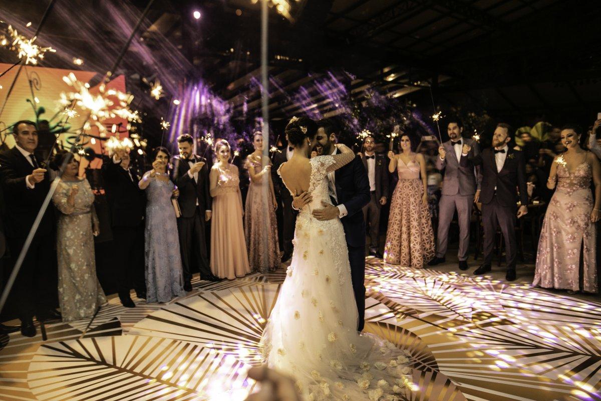 100+ Most Romantic Songs to Sing at a Wedding