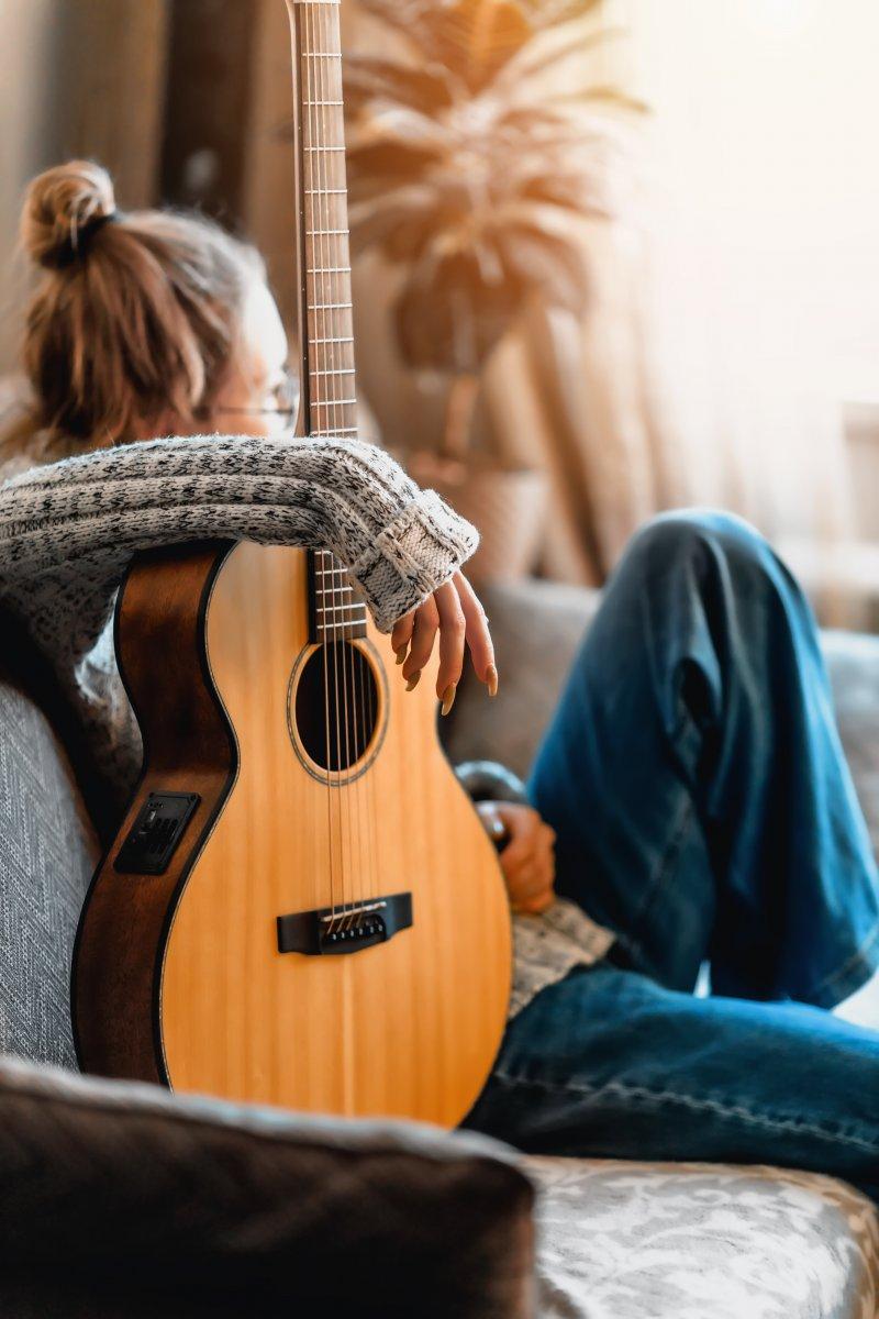 19 Signs You Love Your Guitar