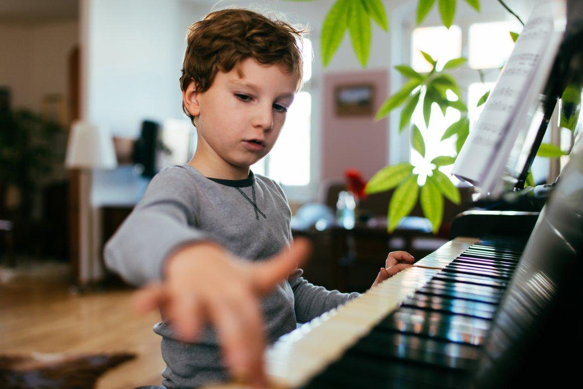5 Stages for Introducing Music to Children