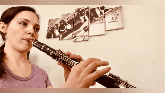 Let's Pick Up a Clarinet (Lesson 1)