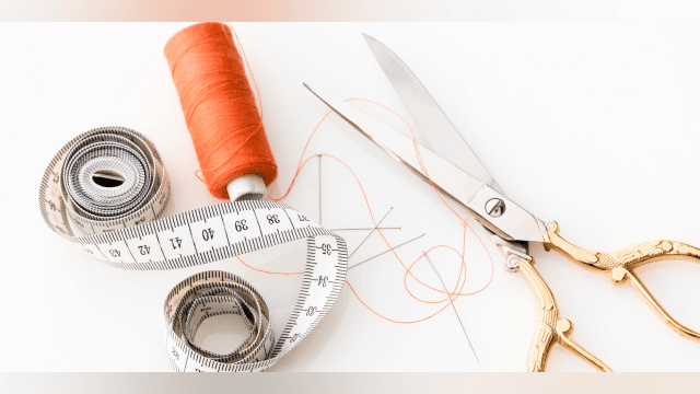 The Easiest Way to Knot a Sewing Needle