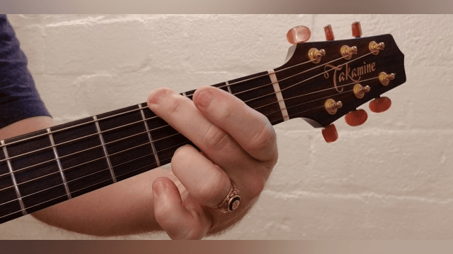 Simple Ways Of Playing 3 Common Chords.