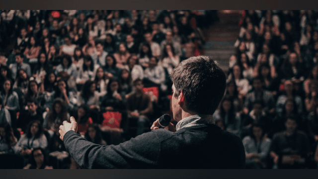 15 Scientifically Proven Ways to Become a More Engaging Public Speaker