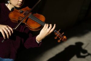 Close up of a woman playing the violin