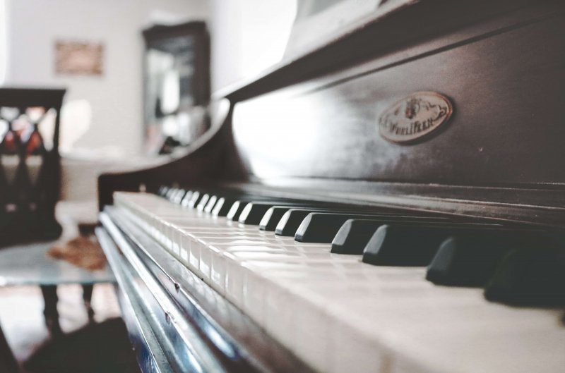 How to Clean a Piano | Simple Do’s and Don’ts of Piano Care