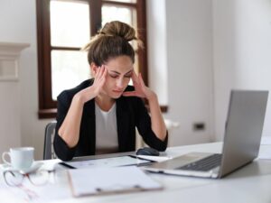 Young business woman stressed about work