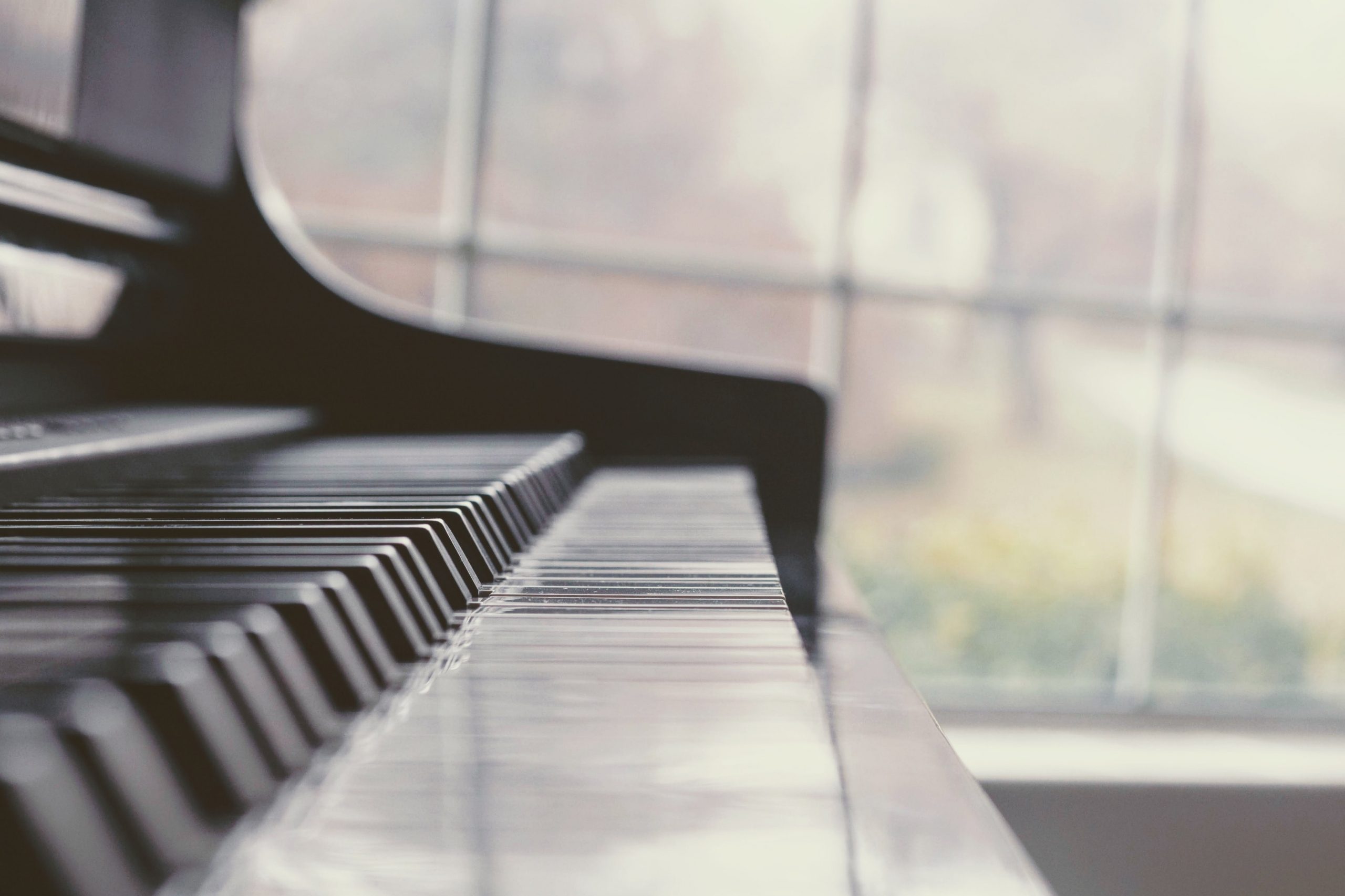 25 Easy Piano Songs That Sound Complicated But Aren't 
