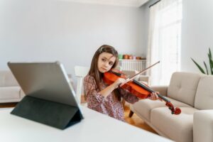 Little girl learning to play the violin