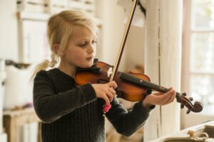 Little blonde girl playing the violin