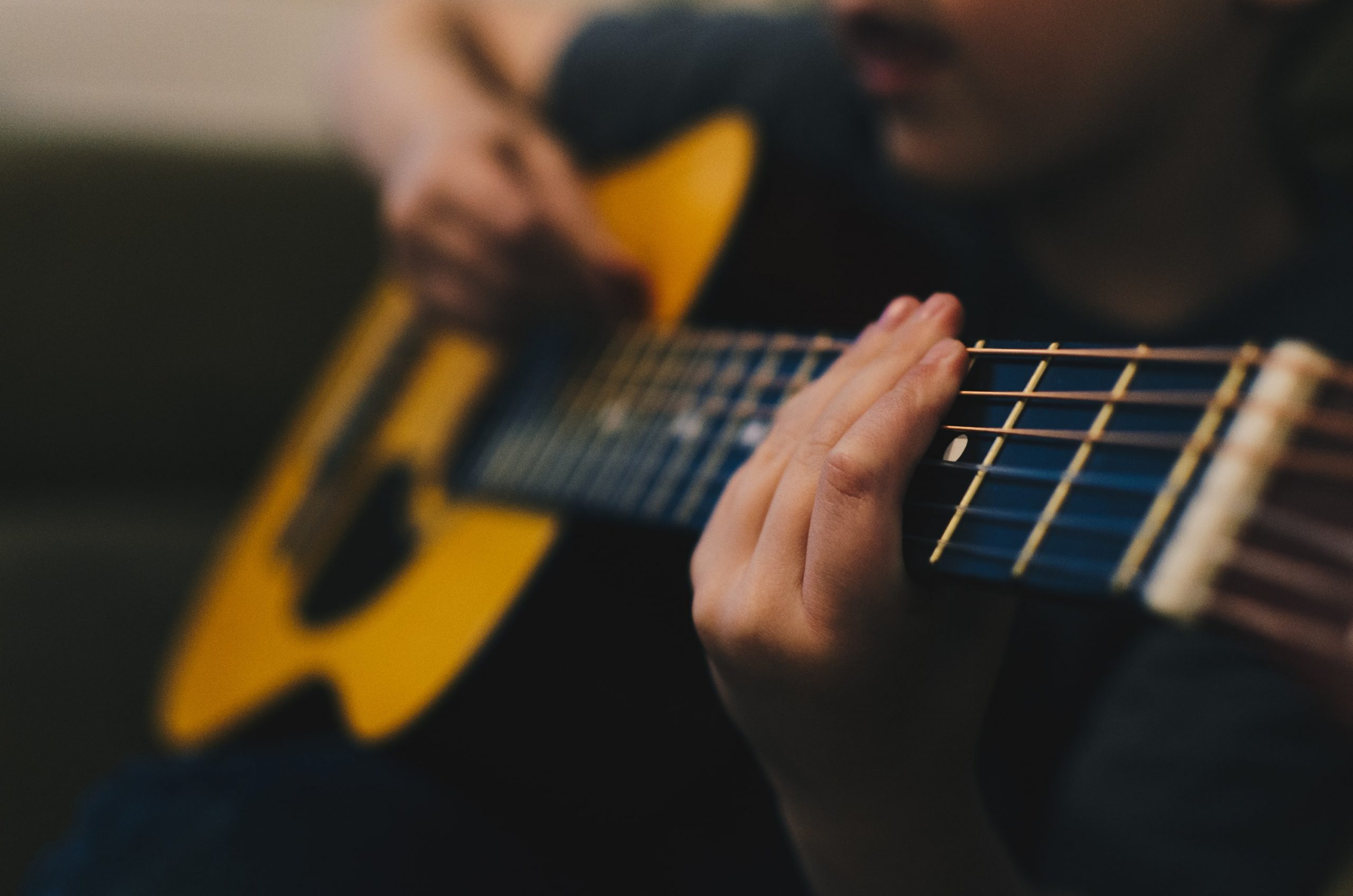 How to Play Faster Through Proper Guitar Posture