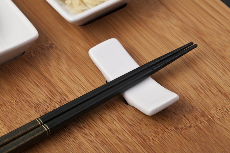 chopsticks on rest - japanese superstitions