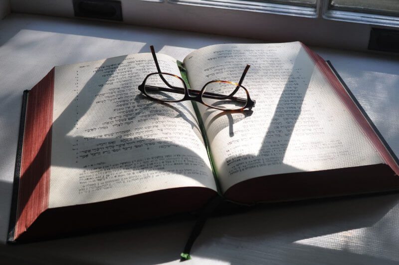 book with glasses - practice hebrew
