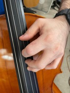 where to place your fingers and hands on the cello