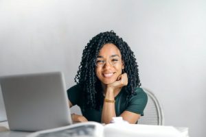 a woman uses SEO writing for her online business