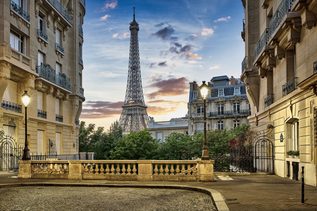 Picture of someapartments in France with the Eiffel Tower in the background